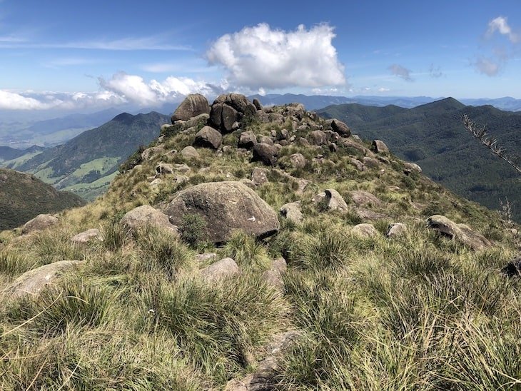 Serra da mantiqueira travessia trekking marins itaguaré